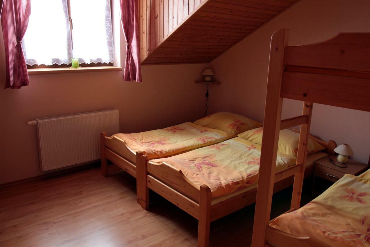Hotel Rekreacny Dom Pod Dedovou à Oscadnica Extérieur photo